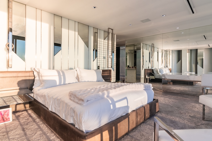 7 Bedroom Property for Sale in Clifton Western Cape